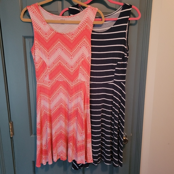 Bundle of 2 a.n.a Sleeveless Dresses - Picture 2 of 4